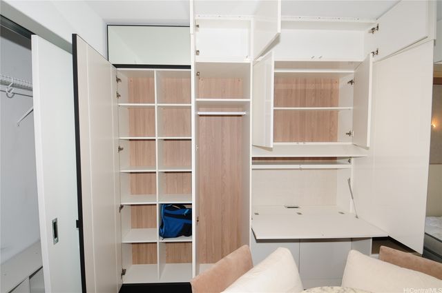 987 Queen Street 1208, Honolulu, HI 96814