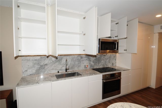 987 Queen Street 1208, Honolulu, HI 96814