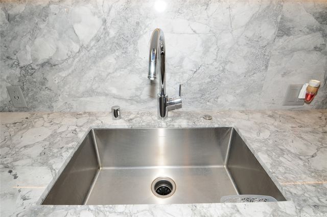 987 Queen Street 1208, Honolulu, HI 96814