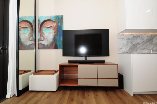 987 Queen Street 1208, Honolulu, HI 96814