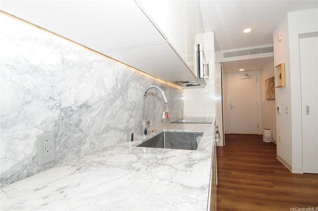 987 Queen Street 1208, Honolulu, HI 96814