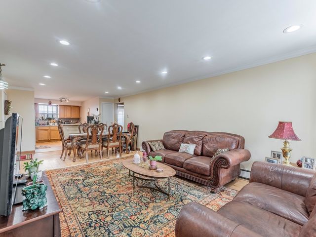 5331 N Delphia Avenue 331e, Chicago, IL 60656