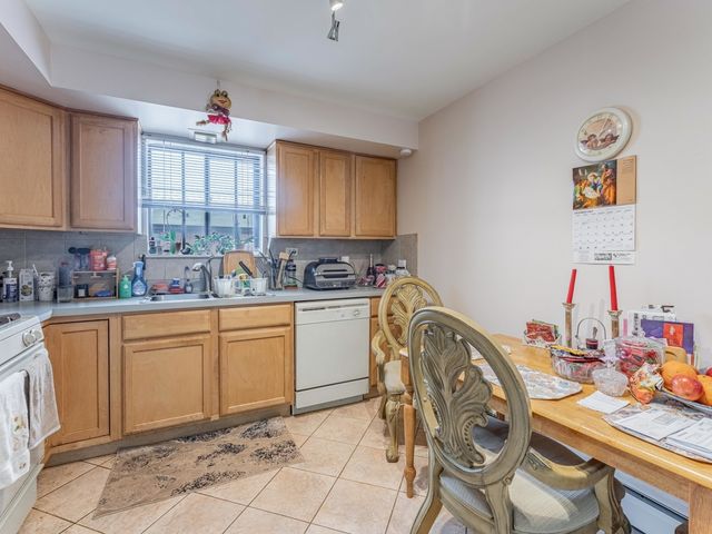 5331 N Delphia Avenue 331e, Chicago, IL 60656