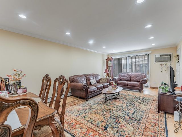 5331 N Delphia Avenue 331e, Chicago, IL 60656