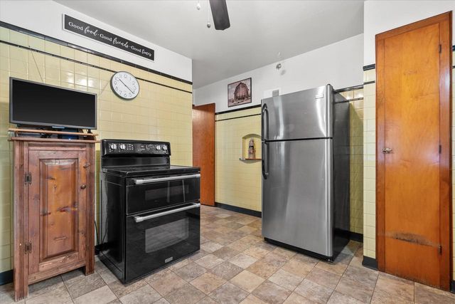 2452 S 74th STREET, West Allis, WI 53219