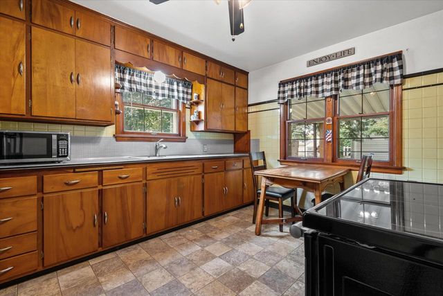 2452 S 74th STREET, West Allis, WI 53219