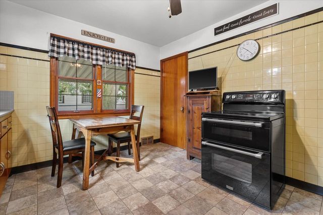 2452 S 74th STREET, West Allis, WI 53219