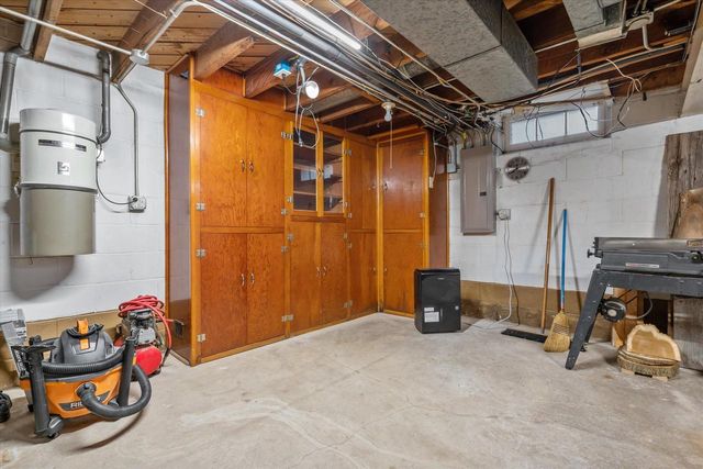 2452 S 74th STREET, West Allis, WI 53219