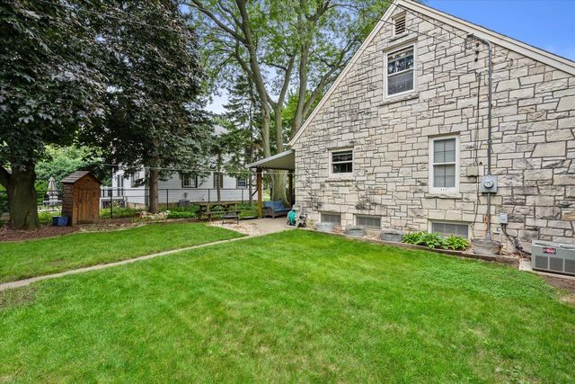 2452 S 74th STREET, West Allis, WI 53219