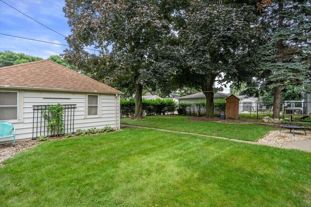 2452 S 74th STREET, West Allis, WI 53219