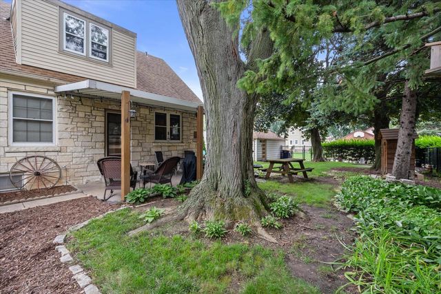 2452 S 74th STREET, West Allis, WI 53219