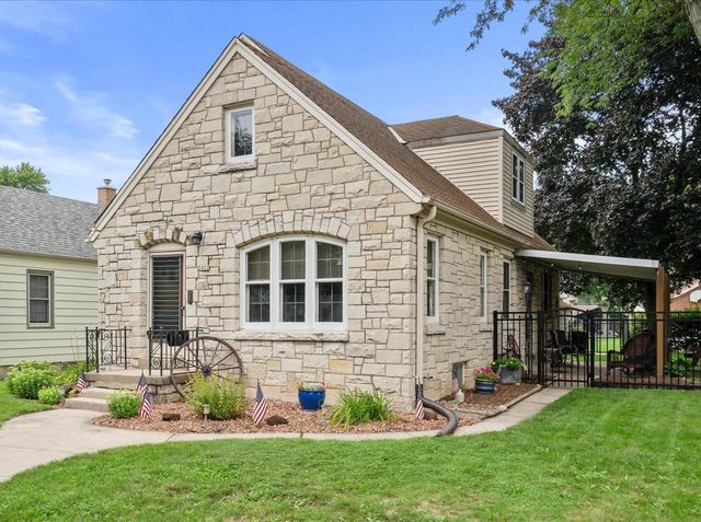 2452 S 74th STREET, West Allis, WI 53219