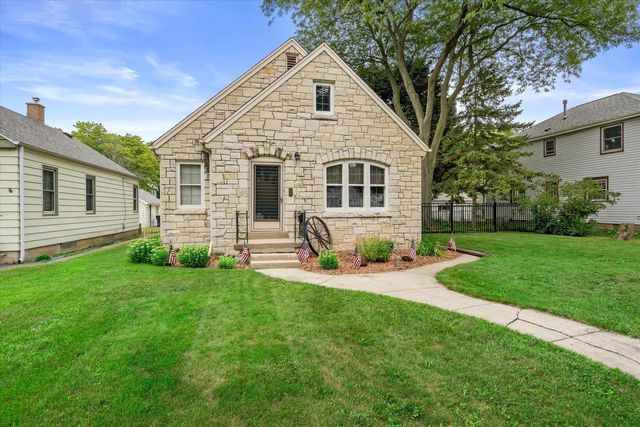 2452 S 74th STREET, West Allis, WI 53219