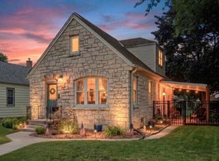 2452 S 74th STREET, West Allis, WI 53219