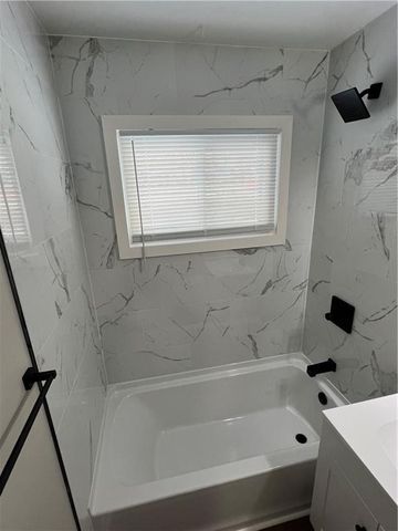 7002 E 112 Street, Kansas City, MO 64134