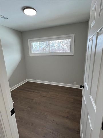 7002 E 112 Street, Kansas City, MO 64134