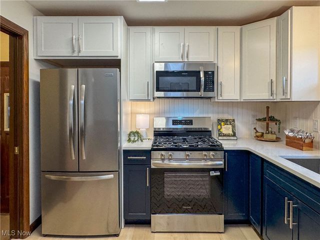 805 Devitt, Campbell, OH 44405