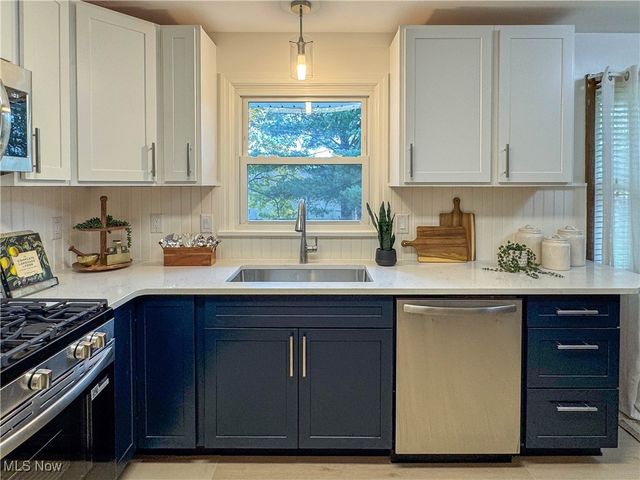 805 Devitt, Campbell, OH 44405