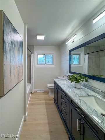 805 Devitt, Campbell, OH 44405