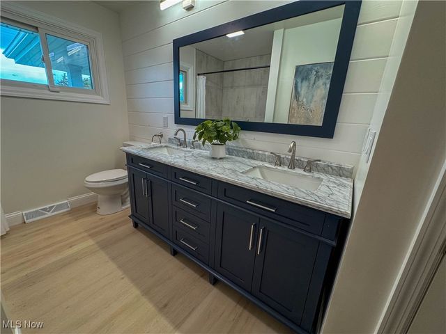 805 Devitt, Campbell, OH 44405