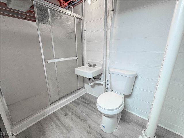 805 Devitt, Campbell, OH 44405