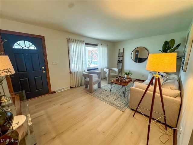 805 Devitt, Campbell, OH 44405