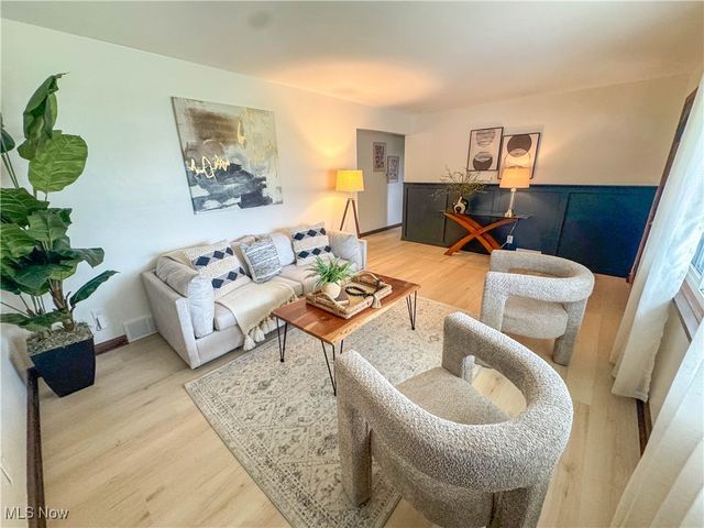 805 Devitt, Campbell, OH 44405