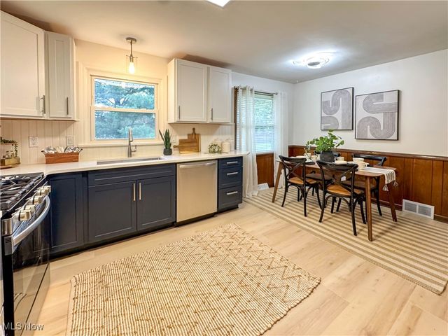 805 Devitt, Campbell, OH 44405