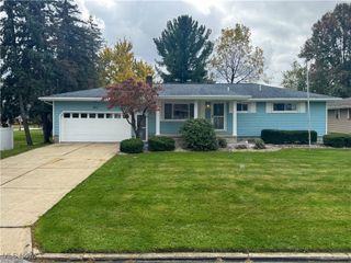 805 Devitt, Campbell, OH 44405