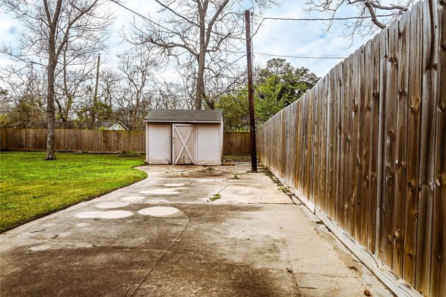 619 W Mahan Street, Richwood, TX 77531