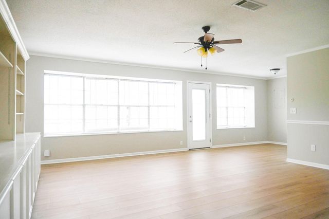 619 W Mahan Street, Richwood, TX 77531