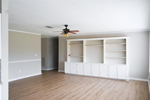 619 W Mahan Street, Richwood, TX 77531