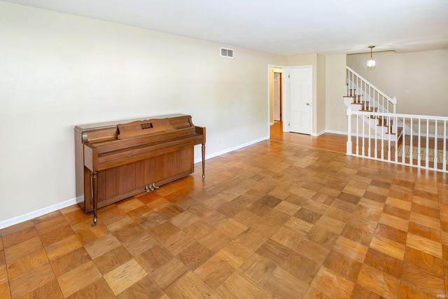609 Bartlett Drive, Newburgh, IN 47630