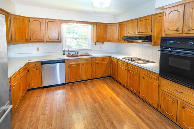 609 Bartlett Drive, Newburgh, IN 47630