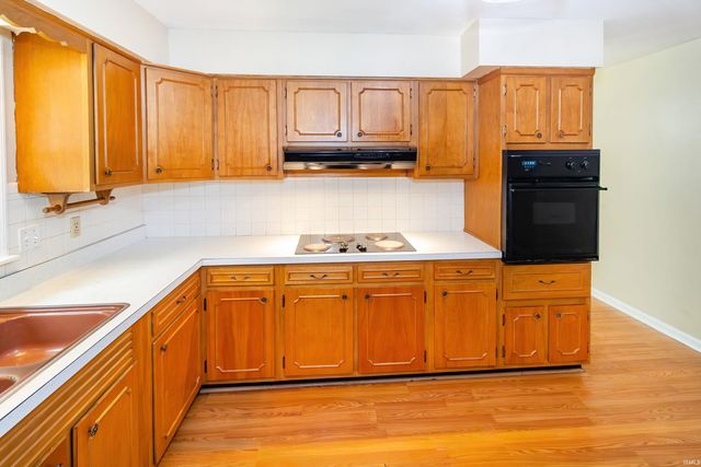 609 Bartlett Drive, Newburgh, IN 47630