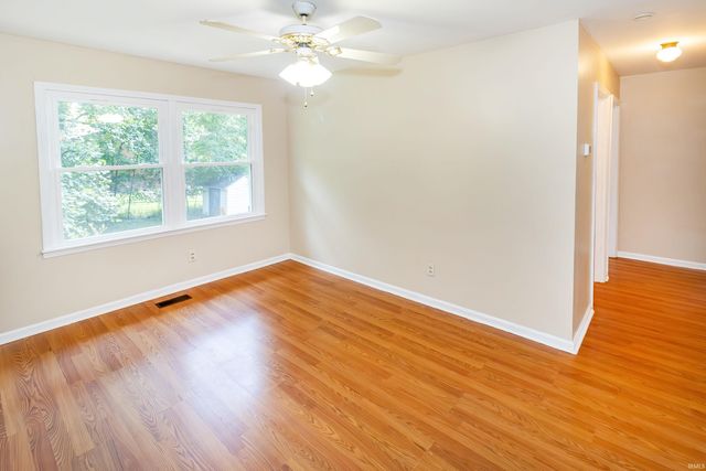 609 Bartlett Drive, Newburgh, IN 47630