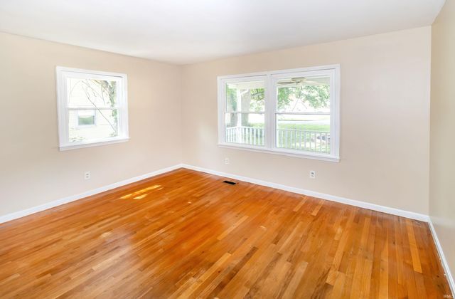 609 Bartlett Drive, Newburgh, IN 47630