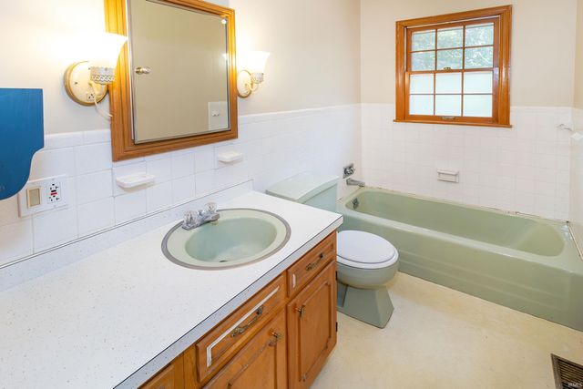 609 Bartlett Drive, Newburgh, IN 47630