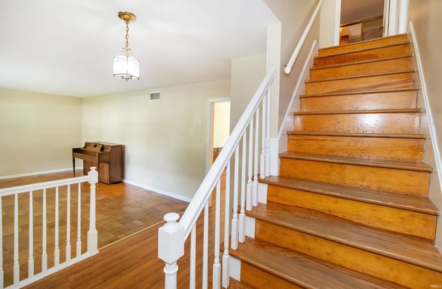 609 Bartlett Drive, Newburgh, IN 47630