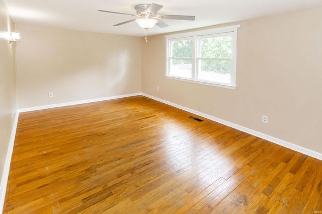 609 Bartlett Drive, Newburgh, IN 47630