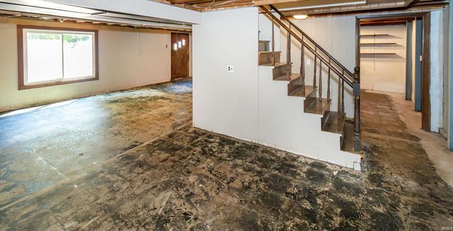 609 Bartlett Drive, Newburgh, IN 47630