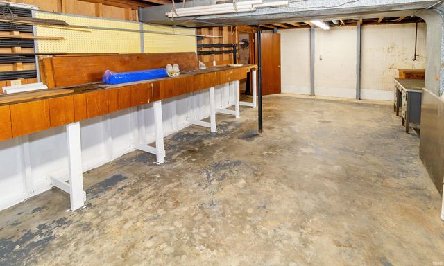 609 Bartlett Drive, Newburgh, IN 47630
