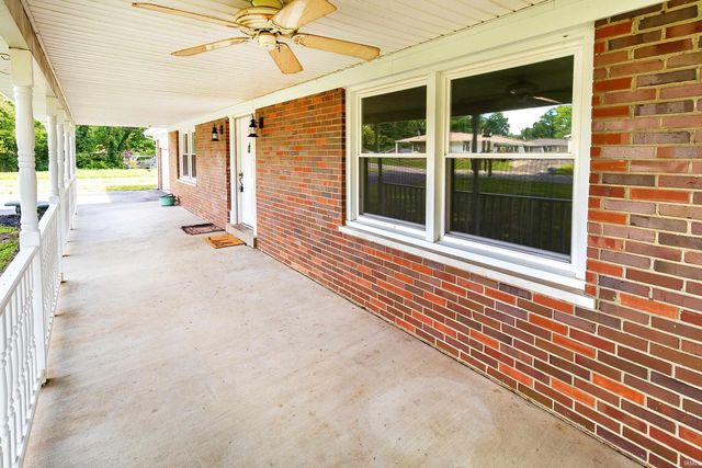 609 Bartlett Drive, Newburgh, IN 47630