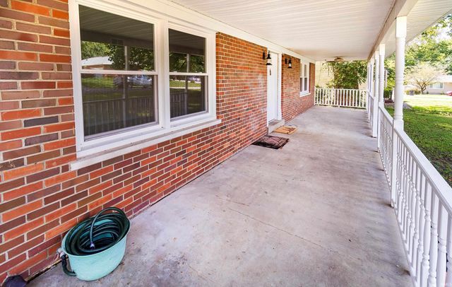 609 Bartlett Drive, Newburgh, IN 47630