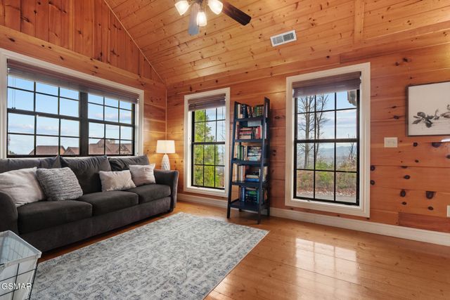 2968 Smoky Bluff Trail, Sevierville, TN 37862