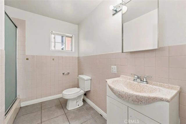 10601 S Main, Los Angeles, CA 90003