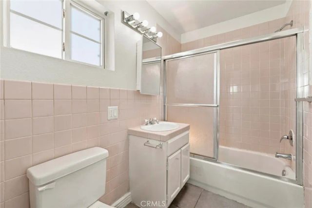 10601 S Main, Los Angeles, CA 90003