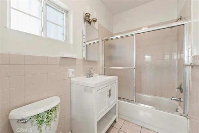 10601 S Main, Los Angeles, CA 90003