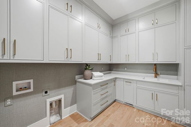 539 Mammoth Oaks Drive, Charlotte, NC 28270