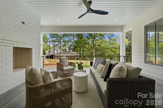 539 Mammoth Oaks Drive, Charlotte, NC 28270